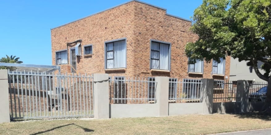 6 Bedroom Property for Sale in Bayview Western Cape